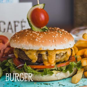 Genießen Sie leckere, saftige Burger im Brunnencafé in Buchen